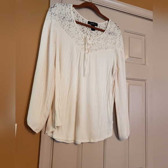 Ladies top - Picture 9 of 9